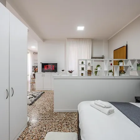 Ab Plus - Via De' Gargiolari 2 * Bologna